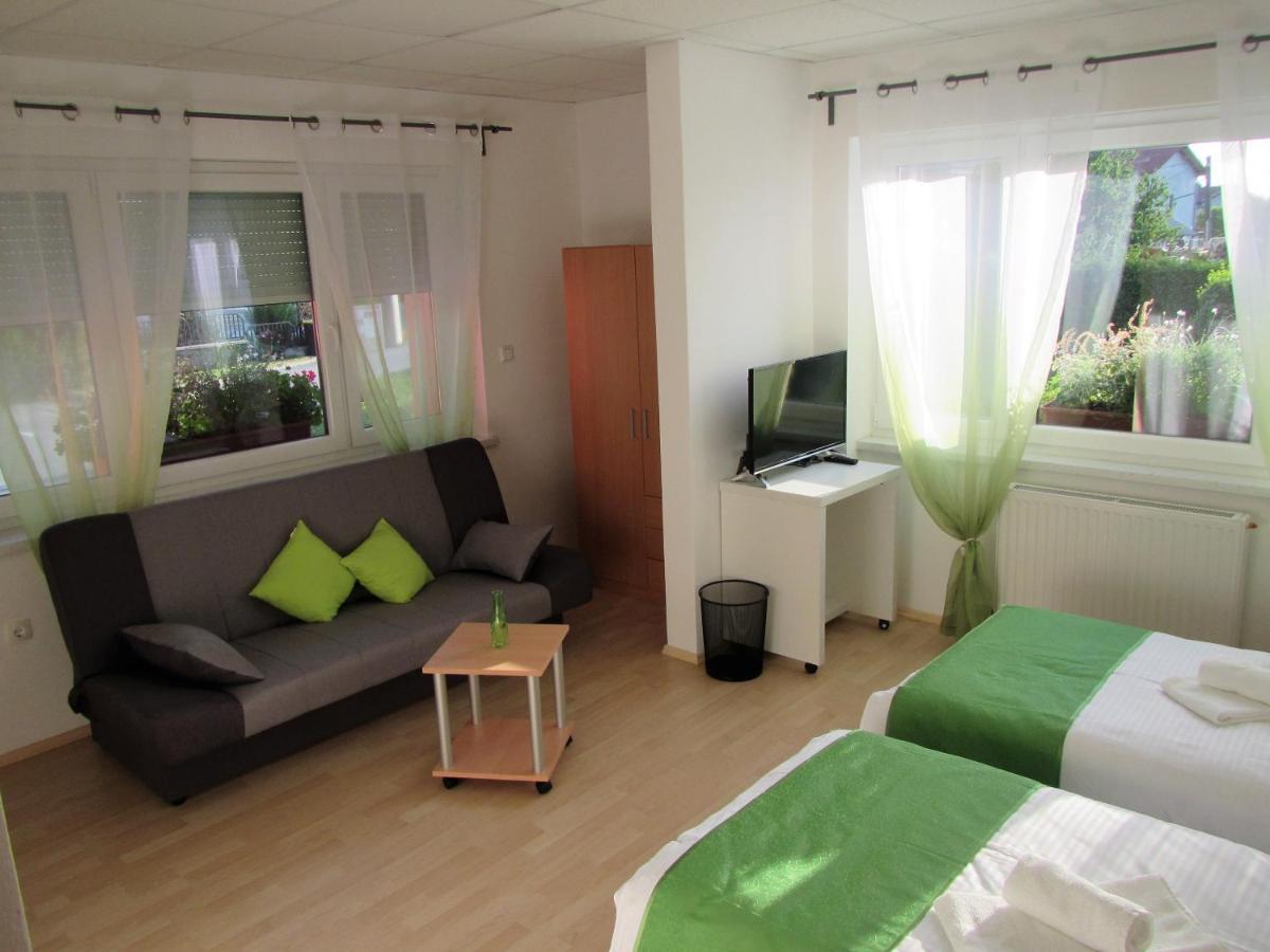 Bed and Breakfast Pod Orehi Постойна Экстерьер фото