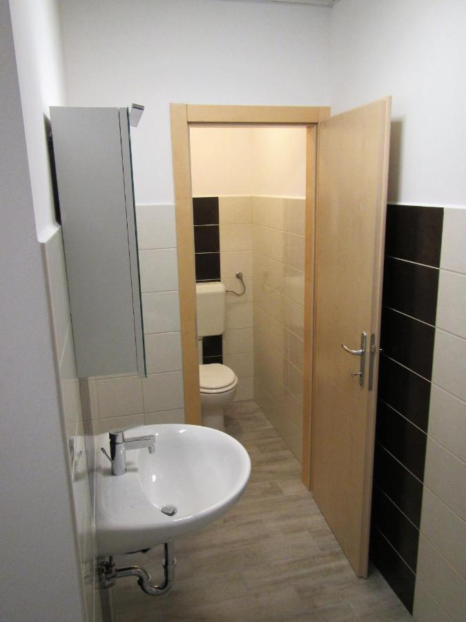 Bed and Breakfast Pod Orehi Постойна Экстерьер фото