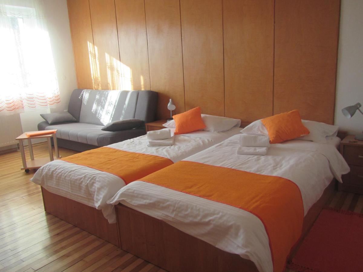 Bed and Breakfast Pod Orehi Постойна Экстерьер фото