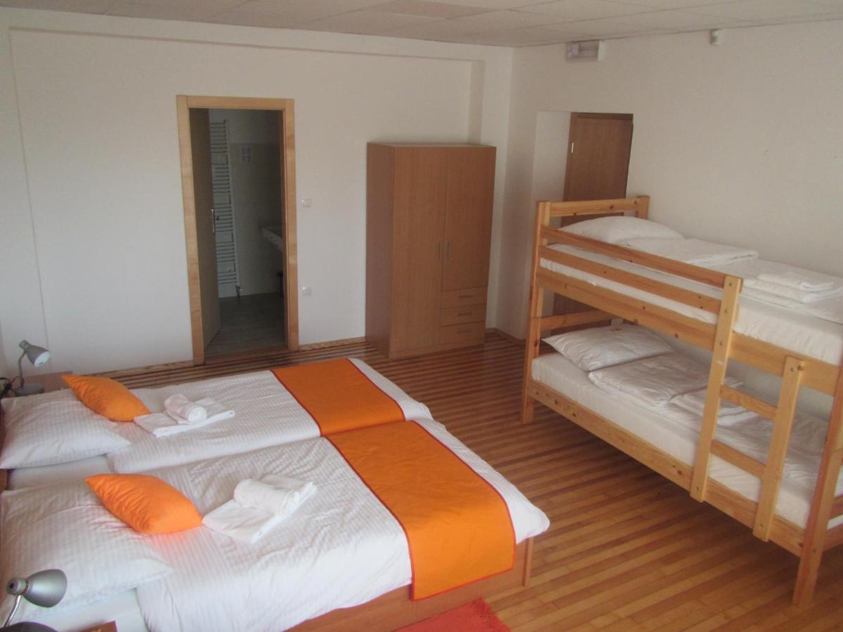 Bed and Breakfast Pod Orehi Постойна Экстерьер фото