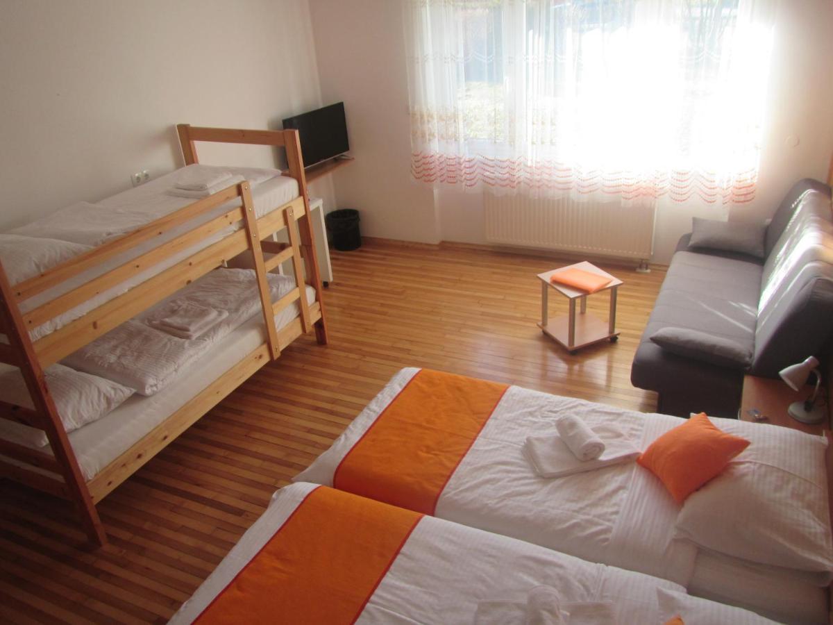 Bed and Breakfast Pod Orehi Постойна Экстерьер фото